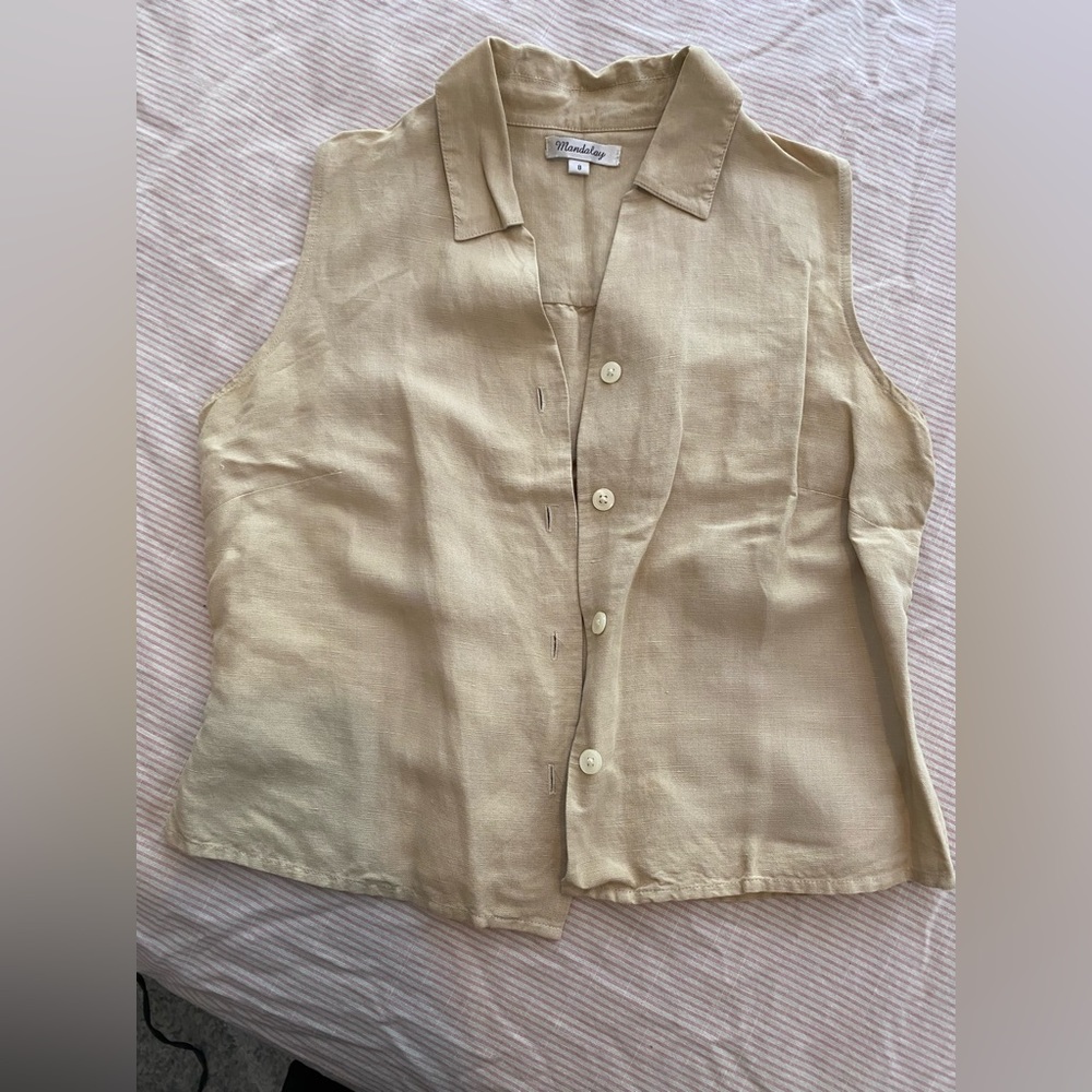 Mandalay button down sleeveless blouse Size 8, runs small